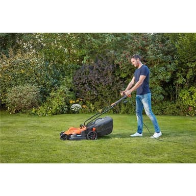Black & Decker Gräsklippare 38CM 1600W med Ea