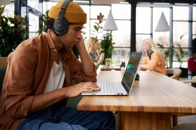 JBL Tune 770NC trådlösa around ear-hörlurar (svarta)