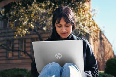 HP Pavilion Plus i7-13/16/1024/2050/OLED 14"  bärbar dator (silver)