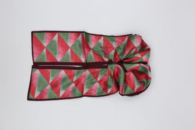 INF Scrunchie med scarfdetalj och vändbart mönster Röd