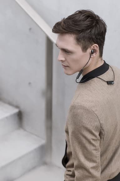 Onkyo trådlösa hörlurar in-ear E700BTB (svart)