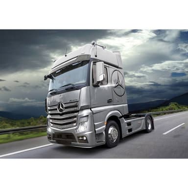Italeri 510003905 Mercedes Benz Actros MP4 Gigaspace