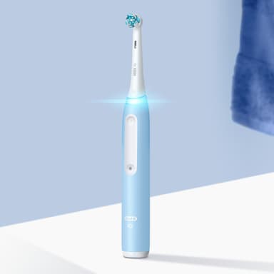 Oral-B iO3 eltandborste 730935 (isblå)
