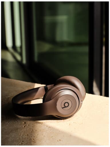 Beats Studio Pro trådlösa around-ear hörlurar (deep brown)