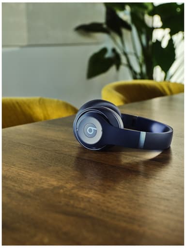 Beats Studio Pro trådlösa around-ear hörlurar (navy)