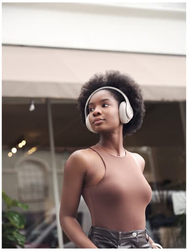 Beats Studio Pro trådlösa around-ear hörlurar (sandstone)