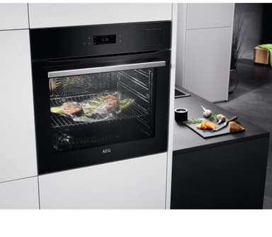 AEG Serie 9000 Inbyggnadsugn BS881K (Svart)