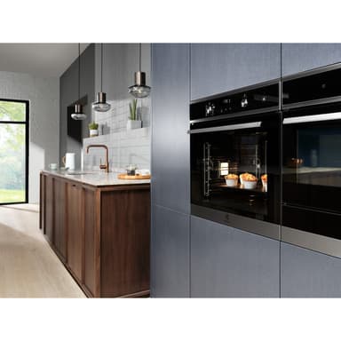 Electrolux Serie 600 Inbyggnadsugn OOP827NB (Svart)