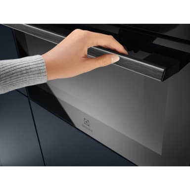 Electrolux Serie 800 Kompaktugn med mikro OOM807NB (svart)
