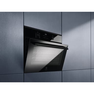 Electrolux Serie 800 Kompaktugn med mikro OOM807NB (svart)