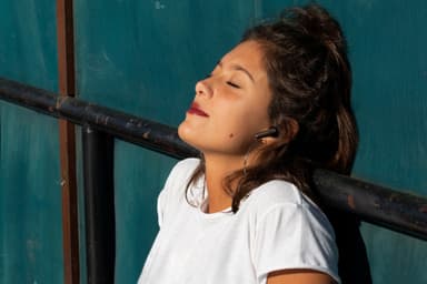 JBL Tune Beam true wireless in-ear-hörlurar (svarta)