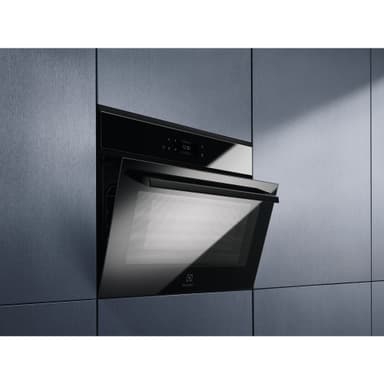 Electrolux Serie 800 Kompaktugn med mikro OOM907NB (Svart)