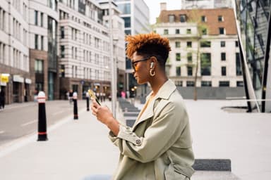 JBL Tune Beam true wireless in-ear-hörlurar (vita)