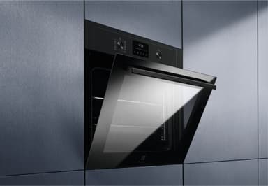 Electrolux Serie 600 Inbyggnadsugn OOP807NB (Svart)