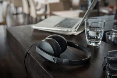 Sennheiser HD 4.20S around-ear hörlurar (svart)