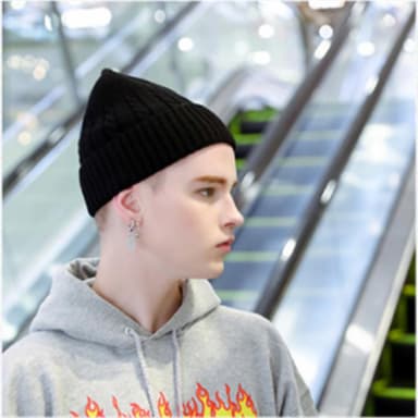 Stickad mössa, unisex beanie - Svart