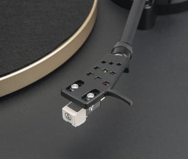 JBL Spinner BT skivspelare (svart/guld)