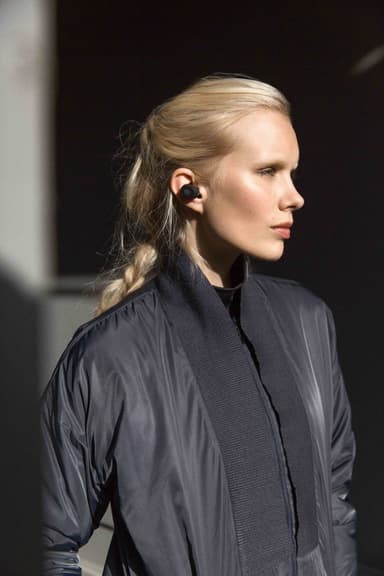 Urbanista Tokyo trådlösa in-ear hörlurar (svart)