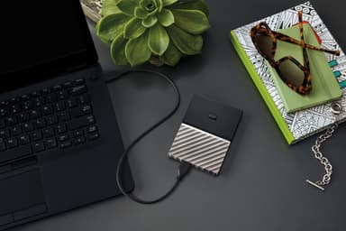 WD My Passport Ultra 1 TB extern hårddisk (svart/grå)