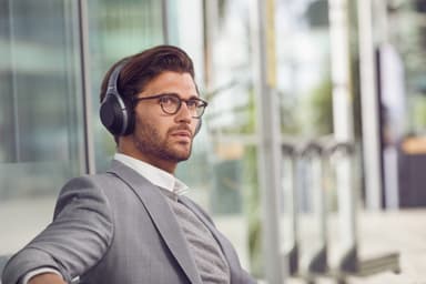 Sony trådlösa around-ear hörlurar WH-1000XM2 (svart)
