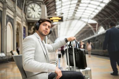 Sony trådlösa around-ear hörlurar WH-1000XM3 (svart)