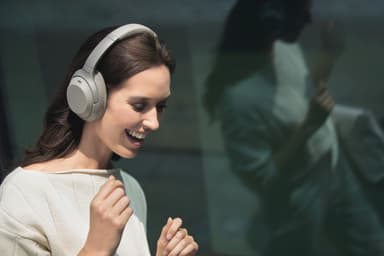 Sony trådlösa around-ear hörlurar WH-1000XM3 (silver)