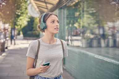 Sony h.ear on 2 Mini trådlösa on-ear hörlurar grön