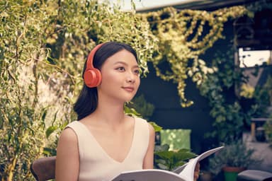 Sony h.ear on 2 Mini Wireless on-ear hörlurar röd