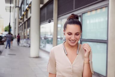 Sony trådlösa in-ear hörlurar WI1000X (champagne)