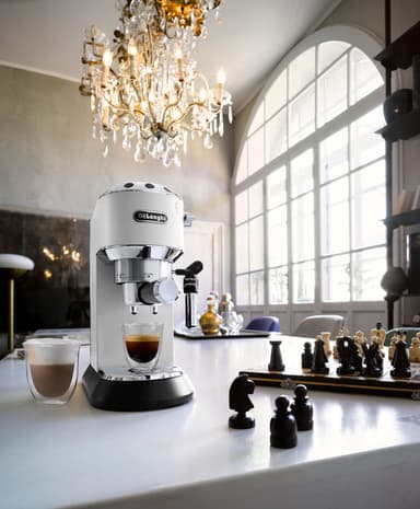 DeLonghi Dedica espressomaskin EC685WH (vit)