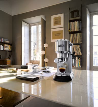 DeLonghi Dedica Manuell Kaffemaskin EC685M