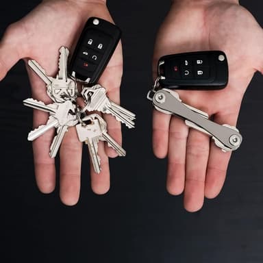 Kompakt nyckelhållare och nyckelringarrangör Silver