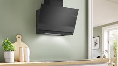 Bosch Serie 6 Vägghängd Köksfläkt DWK81AN65 (Svart 80cm)