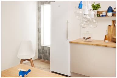 Indesit Frysskåp UI8F2CW (vit)