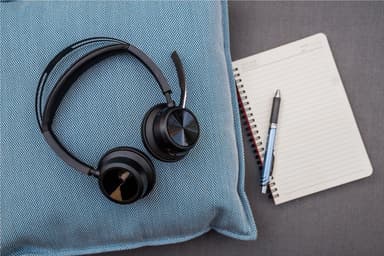 HP Poly Voyager Focus 2 headset USB-C