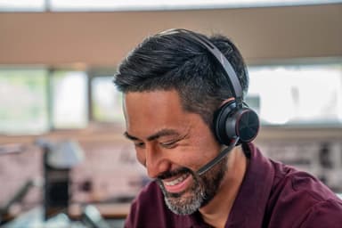 HP Poly Voyager Focus 2 headset USB-C