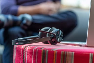 HP Poly Voyager Focus 2-M MS Teams headset USB-C med laddningsstativ