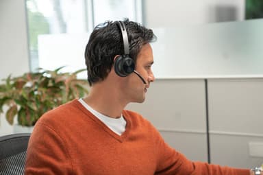 HP Poly Voyager Focus 2 headset USB-C