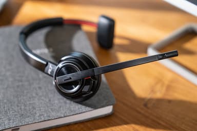 HP Poly Savi 8210-M headset med bas