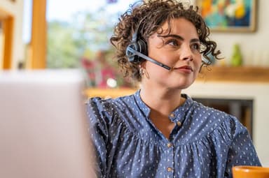 HP Poly Savi 8210-M headset med bas