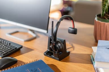 HP Poly Savi 8210-M headset med bas