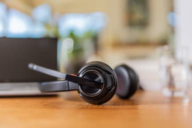 HP Poly Savi 8220 DECT-headset med bas