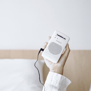 Sangean SR-35 bärbar analog radio (vit)