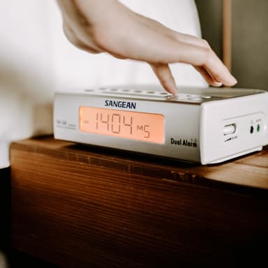 Sangean RCR-5 Klockradio FM, AM AUX Silver, Vit