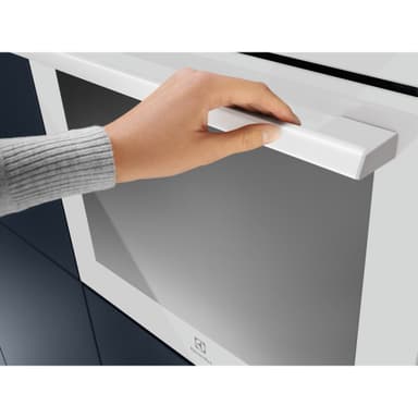 Electrolux Serie 600 Inbyggnadsugn BOC001EW (vit)