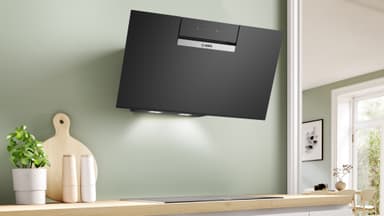 Bosch Serie 4 Vägghängd Köksfläkt DWK87FN60 (klarglas-svart 80 cm)