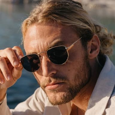 SolglasÃ¶gon - Guld ram med  svart lins