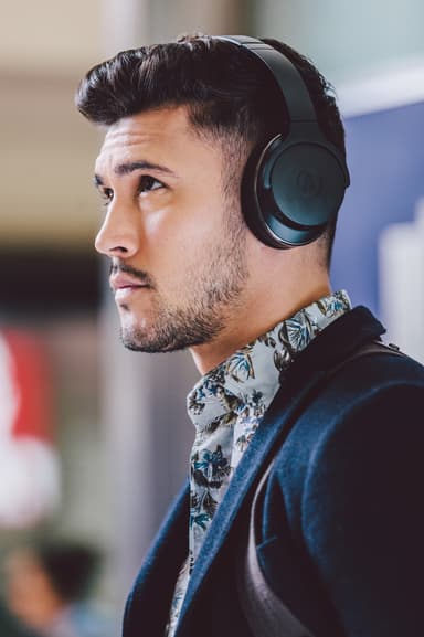 Audio-Technica ATH-ANC900BT trådlösa around-ear-hörlurar (svart)