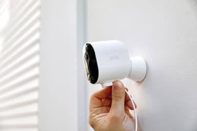 Arlo Pro 3 trådlös övervakningskamera 2K QHD  (2-pack)