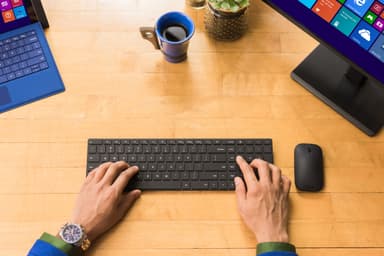 Microsoft Designer Bluetooth Desktop tangentbord och mus